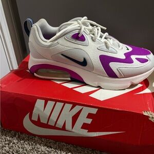 Size 8 Women’s - Air Max 200